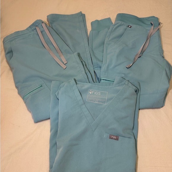 Figs Other - Figs Sea Glass Scrub Ensemble